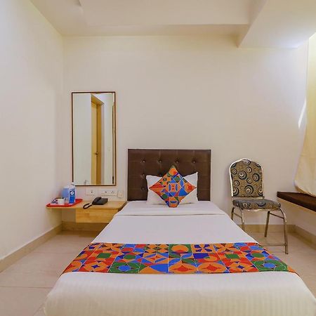 Fabhotel Aamantran & Banquet Halls - Nr Rtc X Roads Metro Station Hyderabad Exterior photo